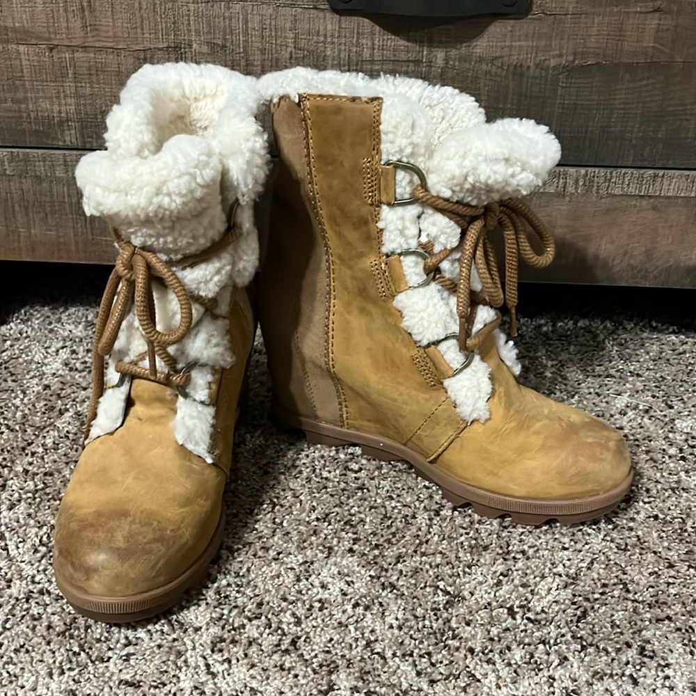 Sorel faux fur lined boots